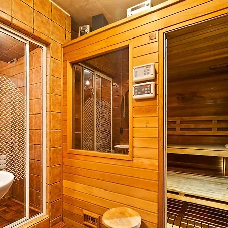 Villa & Grill Family - No Parties Allowed