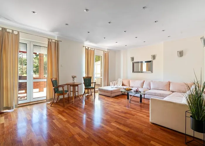 & Grill Family - No Parties Allowed * ורשה