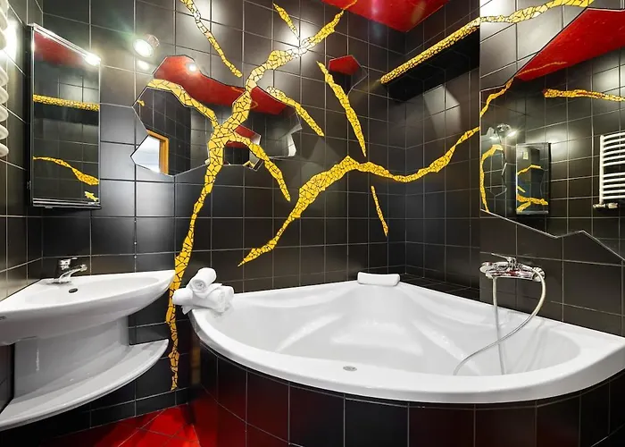 & Grill Family - No Parties Allowed Willa