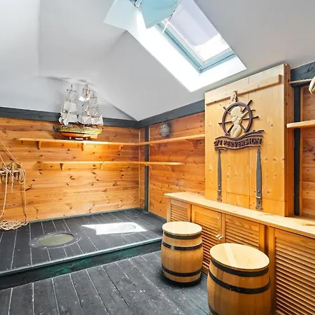 Villa & Grill Family - No Parties Allowed