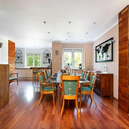 & Grill Family - No Parties Allowed *